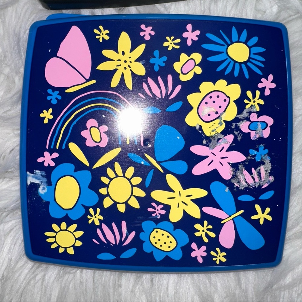 2 Microwaveable and Dishwasher Safe Storage Containers - Picture 4 of 12